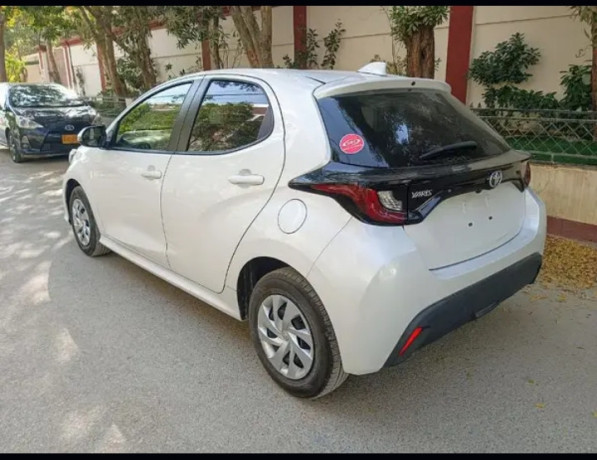 toyota-yaris-2022-x-push-45-grade-only-20000-km-big-1