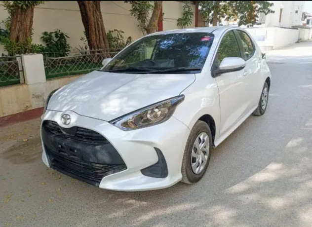 toyota-yaris-2022-x-push-45-grade-only-20000-km-big-0