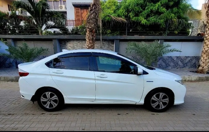 honda-grace-hybrid-2015-car-for-sale-big-1